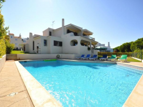 Cozy Holiday Home in Vilamoura with Private Swimming Pool
